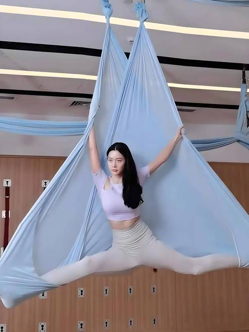 香烟烟雾中的女人